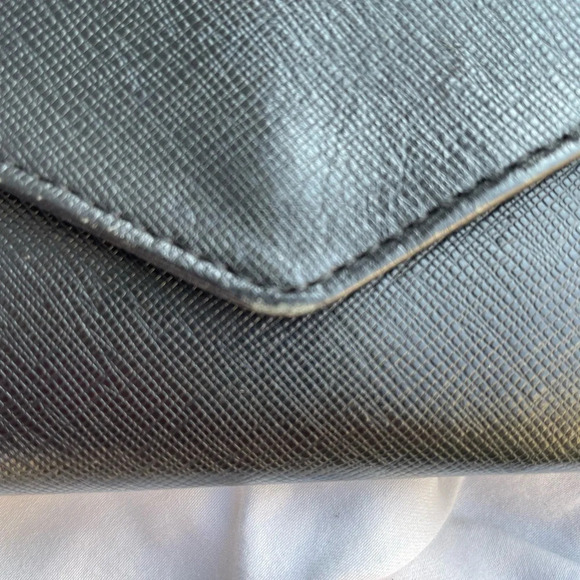 Roots black leather wallet, 7.5” x 4” x 0.5” - Picture 2 of 6